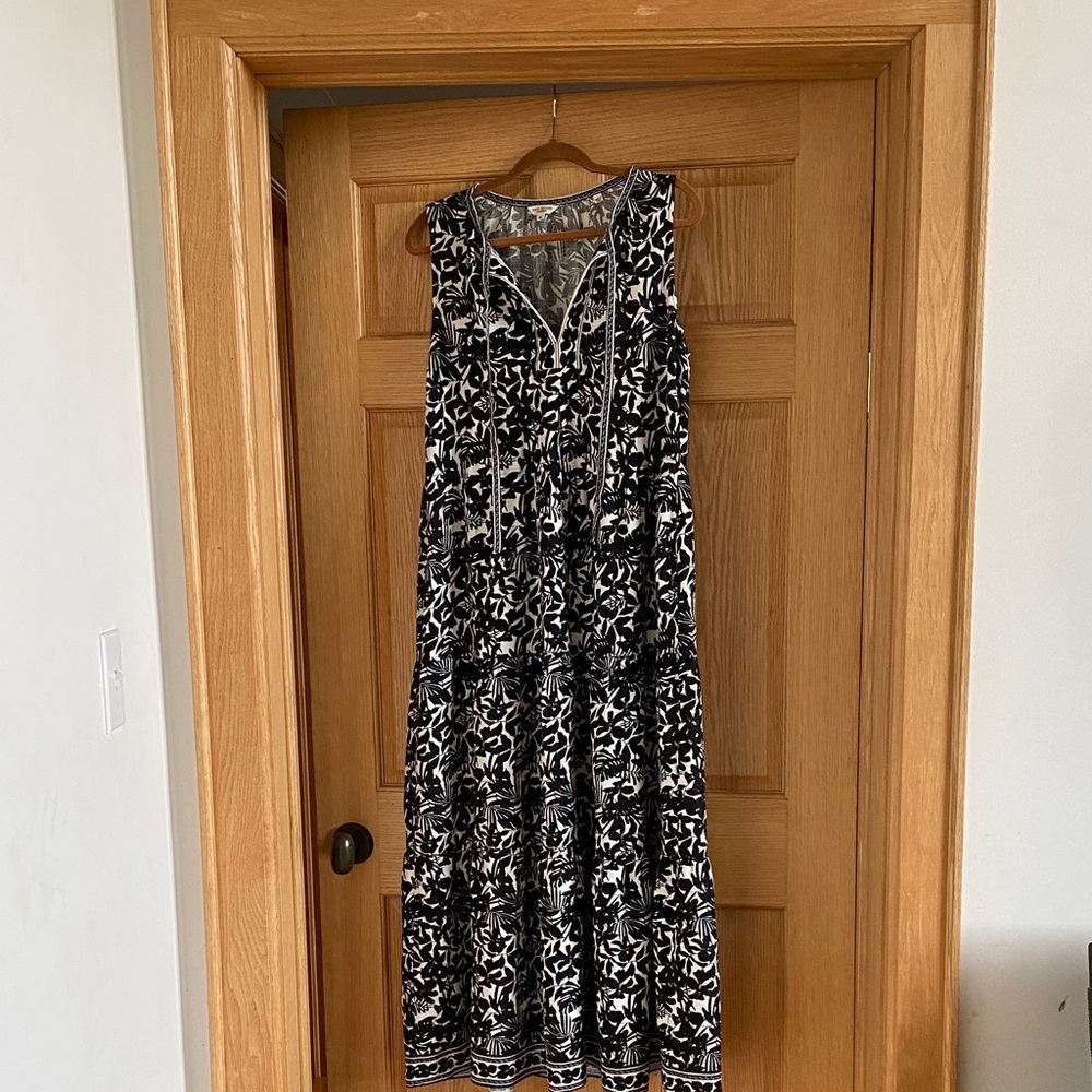 Max Studio Black and White Patterned Maxi Dress